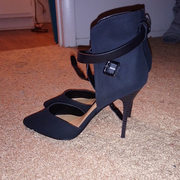 Heels - Picture 2 of 4